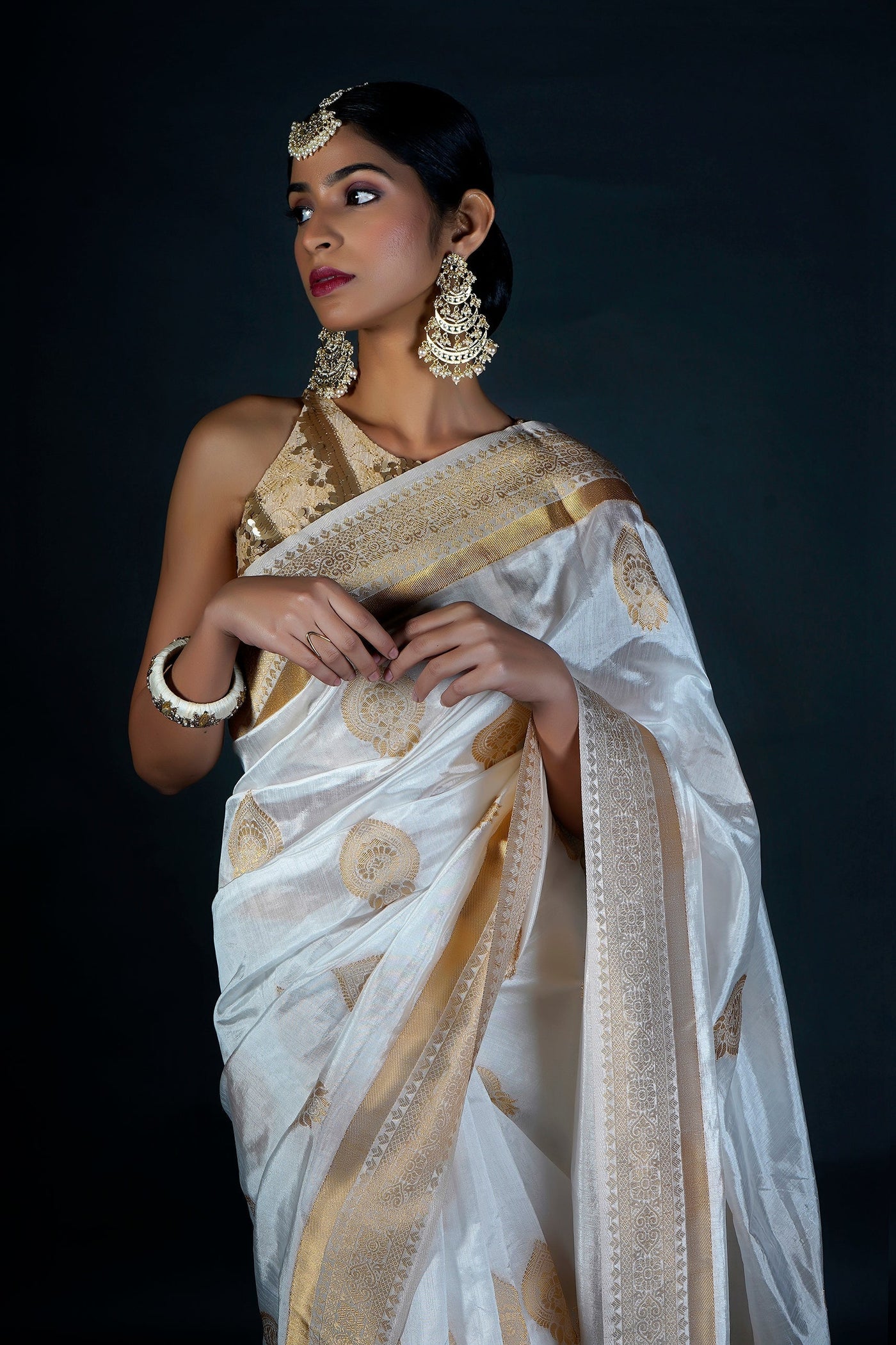 The Auspicious White Weave